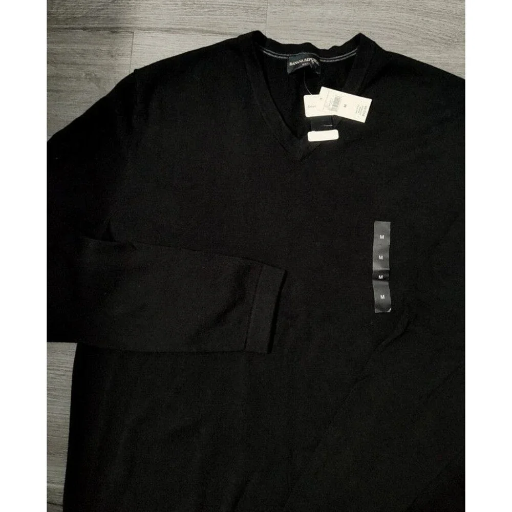 Banana Republic NWT men's black 100% cotton V-neck sweater size M